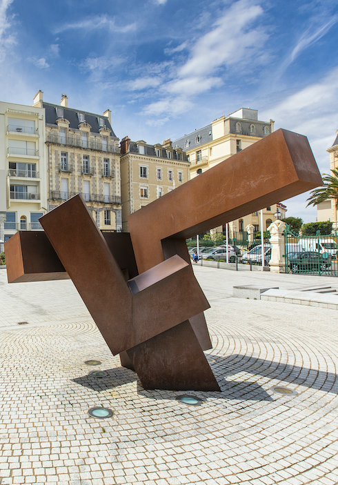 Place Bellevue à biarritz, une belle vue sur l'océan et l'emplacement du café de Paris