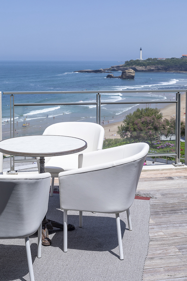 L'hôtel le café de Paris, toutes nos chambres d'hôtel ont vue mer (océan). Hôtel à Biarritz.