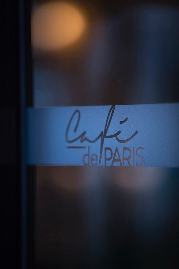 Le Bar aussi est bien décoré au Café de Paris